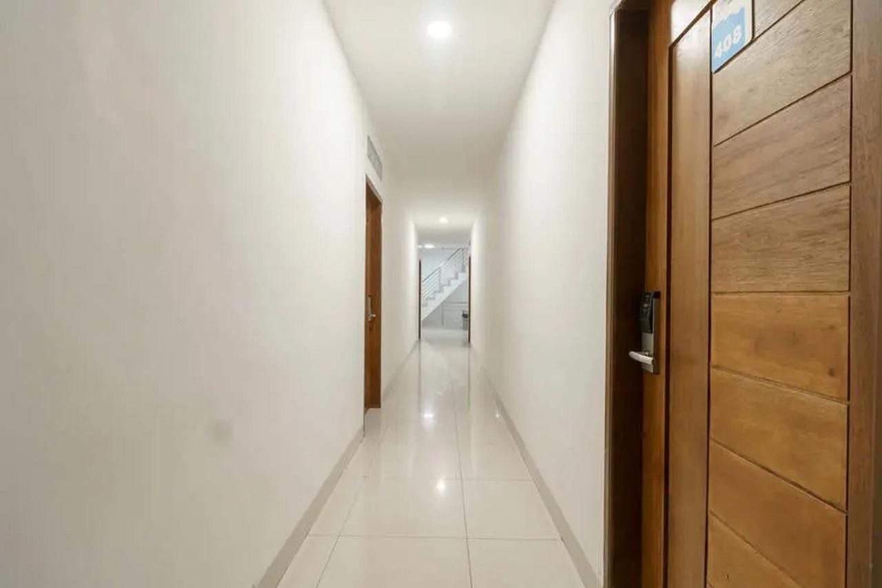 RedDoorz Plus @ Cemara Asri Medan Exterior foto